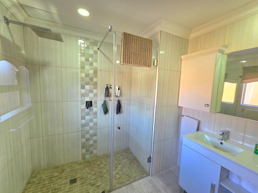 5 Bedroom Property for Sale in La Provance Free State